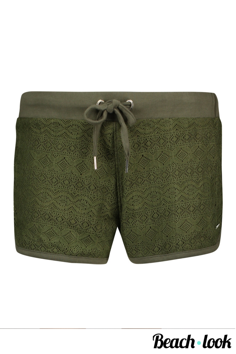 groen short strandoutfit korte broek